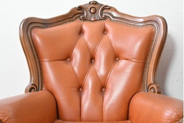 イタリアヴィンテージ　本革　彫刻×鋲打ちデザインのエレガントなサロンチェア2脚セット　(R-086708)