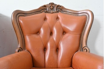 イタリアヴィンテージ　本革　彫刻×鋲打ちデザインのエレガントなサロンチェア2脚セット　(R-086708)