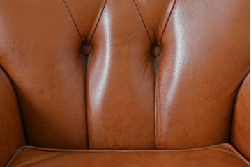 イタリアヴィンテージ　本革　彫刻×鋲打ちデザインのエレガントなサロンチェア2脚セット　(R-086708)