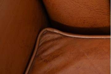 イタリアヴィンテージ　本革　彫刻×鋲打ちデザインのエレガントなサロンチェア2脚セット　(R-086708)