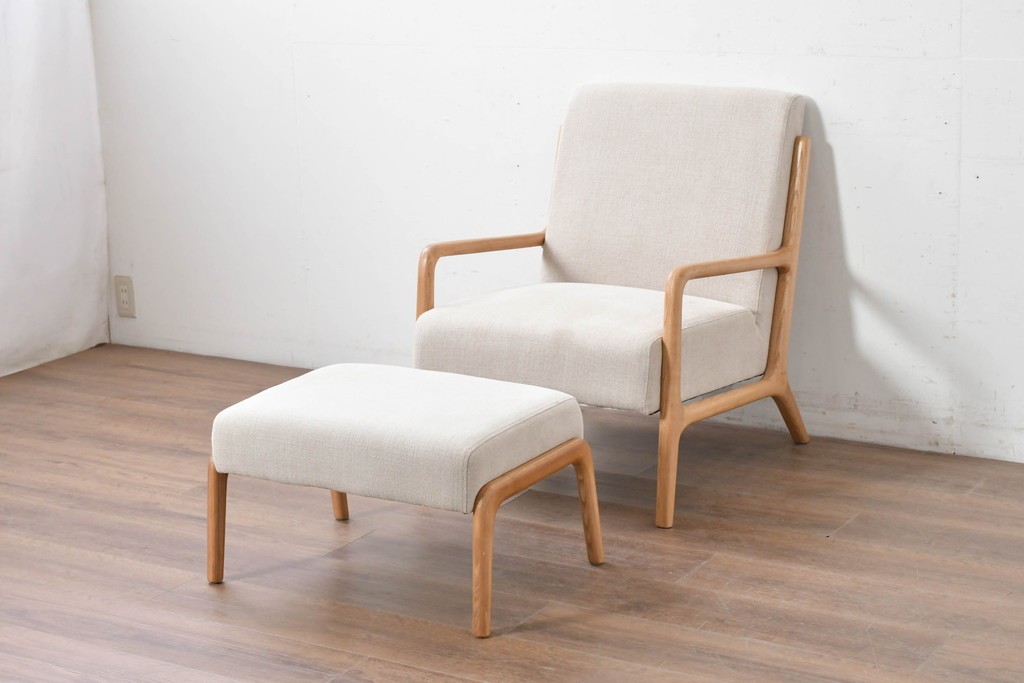 中古　美品　ZARA HOME(ザラホーム)　アッシュウッド材のフレームがおしゃれなリネンアームチェアとオットマンのセット　定価約9万3千円　(R-086709)