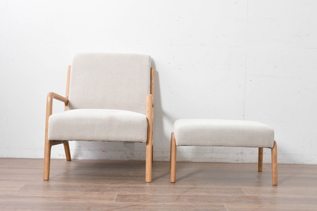 中古　美品　ZARA HOME(ザラホーム)　アッシュウッド材のフレームがおしゃれなリネンアームチェアとオットマンのセット　定価約9万3千円　(R-086709)