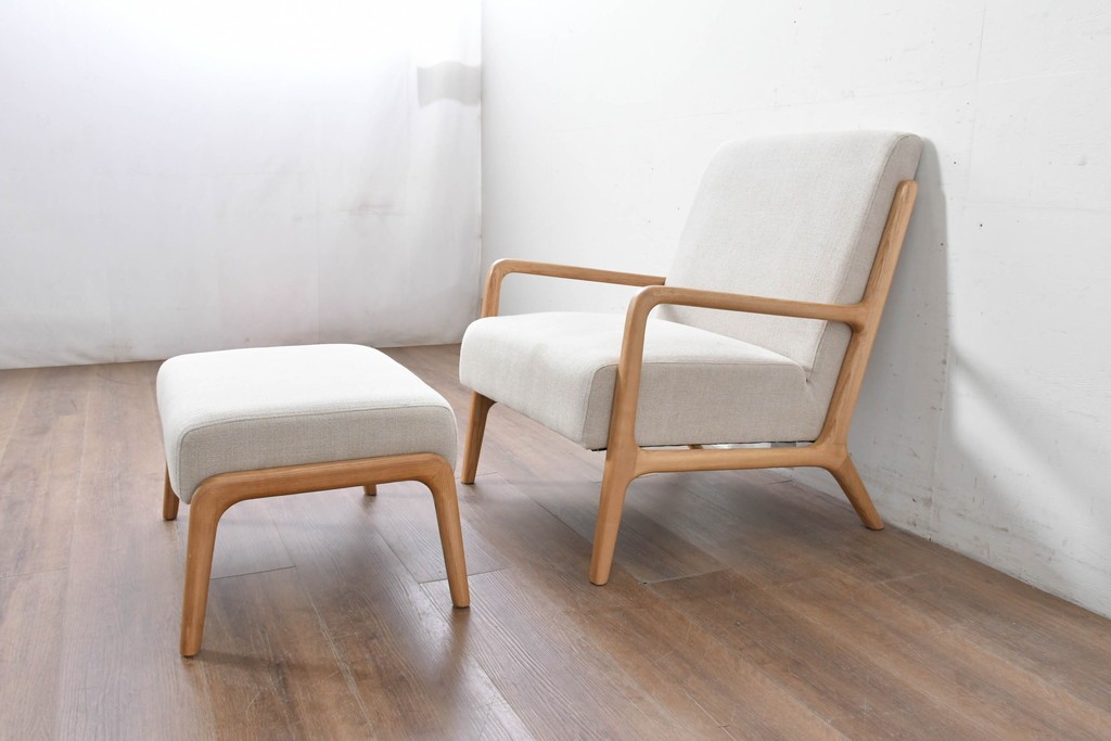 中古　美品　ZARA HOME(ザラホーム)　アッシュウッド材のフレームがおしゃれなリネンアームチェアとオットマンのセット　定価約9万3千円　(R-086709)