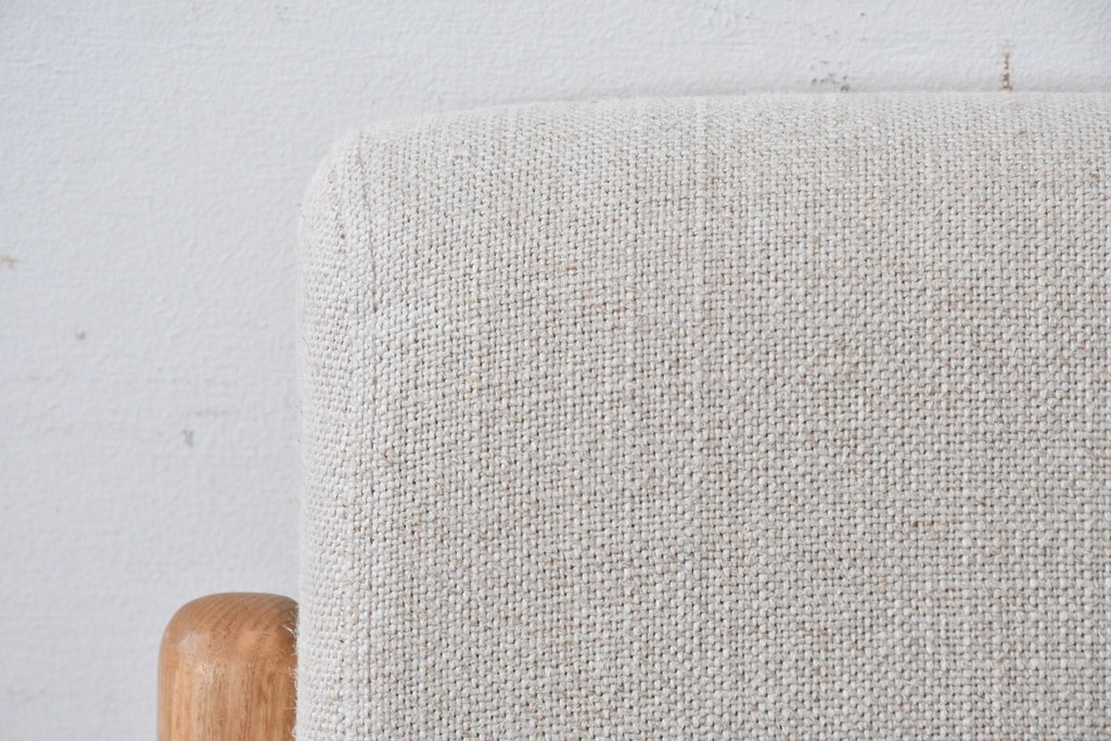 中古　美品　ZARA HOME(ザラホーム)　アッシュウッド材のフレームがおしゃれなリネンアームチェアとオットマンのセット　定価約9万3千円　(R-086709)