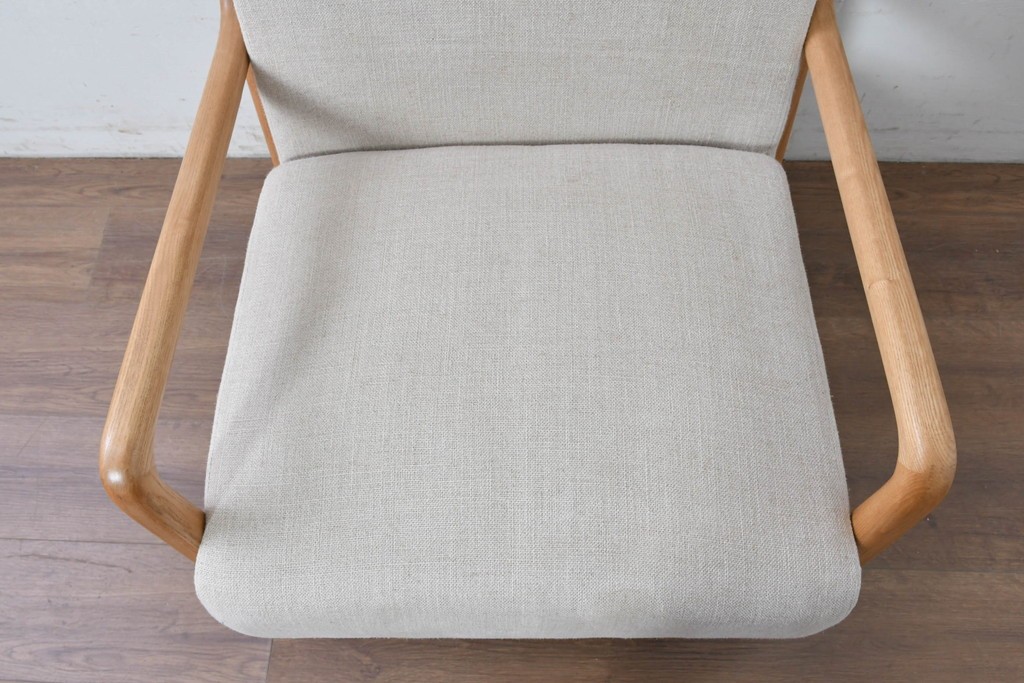 中古　美品　ZARA HOME(ザラホーム)　アッシュウッド材のフレームがおしゃれなリネンアームチェアとオットマンのセット　定価約9万3千円　(R-086709)