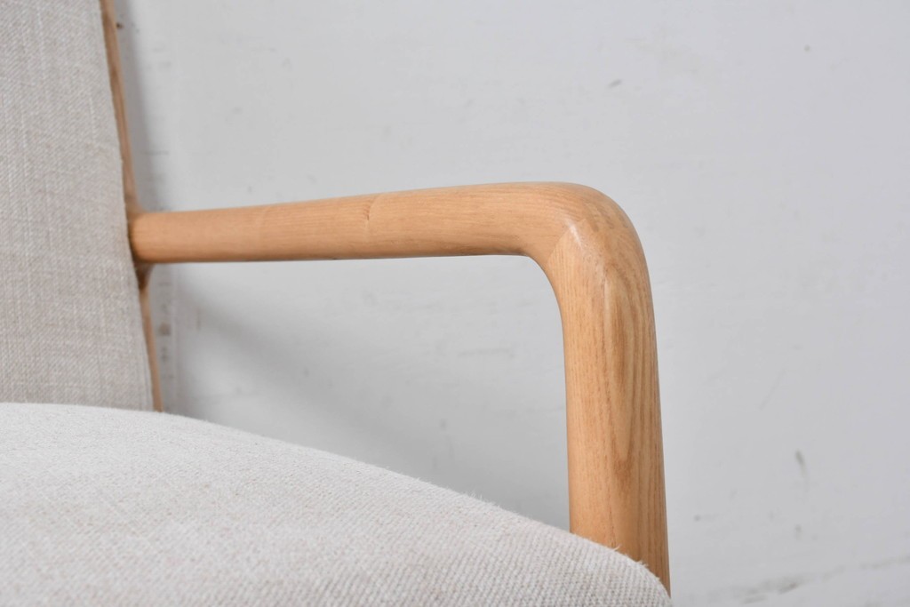 中古　美品　ZARA HOME(ザラホーム)　アッシュウッド材のフレームがおしゃれなリネンアームチェアとオットマンのセット　定価約9万3千円　(R-086709)