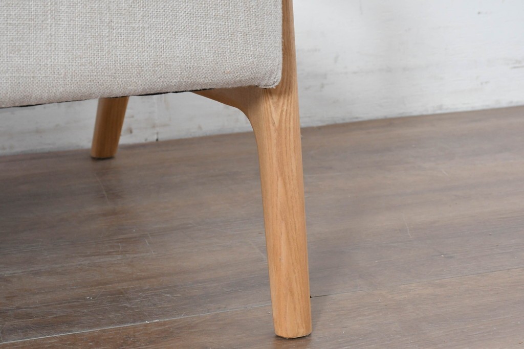 中古　美品　ZARA HOME(ザラホーム)　アッシュウッド材のフレームがおしゃれなリネンアームチェアとオットマンのセット　定価約9万3千円　(R-086709)