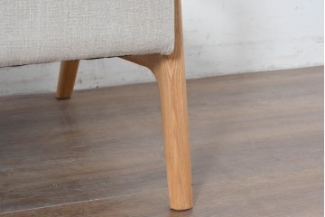 中古　美品　ZARA HOME(ザラホーム)　アッシュウッド材のフレームがおしゃれなリネンアームチェアとオットマンのセット　定価約9万3千円　(R-086709)