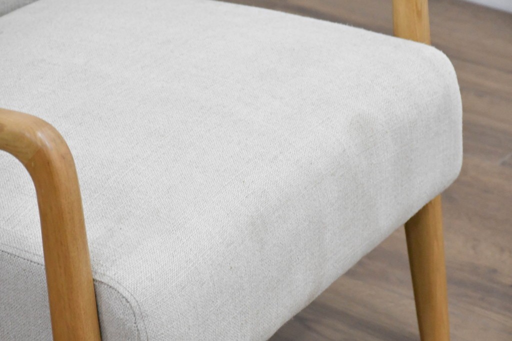 中古　美品　ZARA HOME(ザラホーム)　アッシュウッド材のフレームがおしゃれなリネンアームチェアとオットマンのセット　定価約9万3千円　(R-086709)