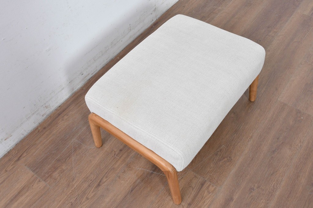 中古　美品　ZARA HOME(ザラホーム)　アッシュウッド材のフレームがおしゃれなリネンアームチェアとオットマンのセット　定価約9万3千円　(R-086709)