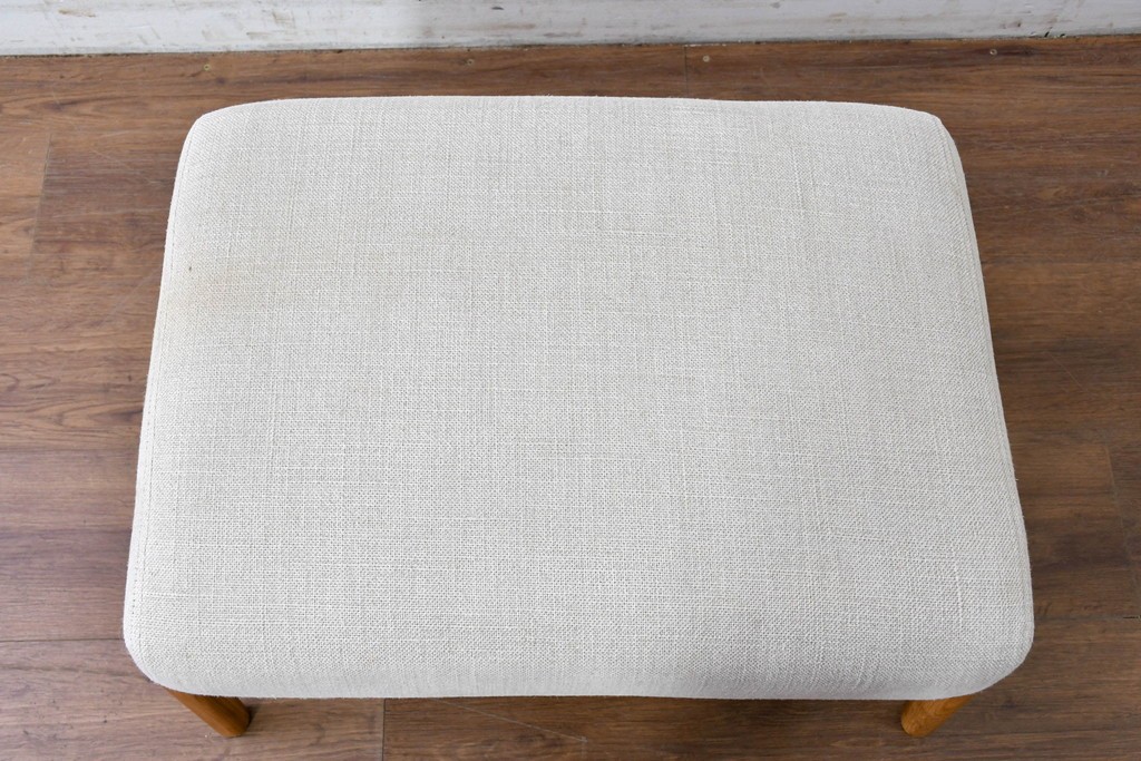 中古　美品　ZARA HOME(ザラホーム)　アッシュウッド材のフレームがおしゃれなリネンアームチェアとオットマンのセット　定価約9万3千円　(R-086709)