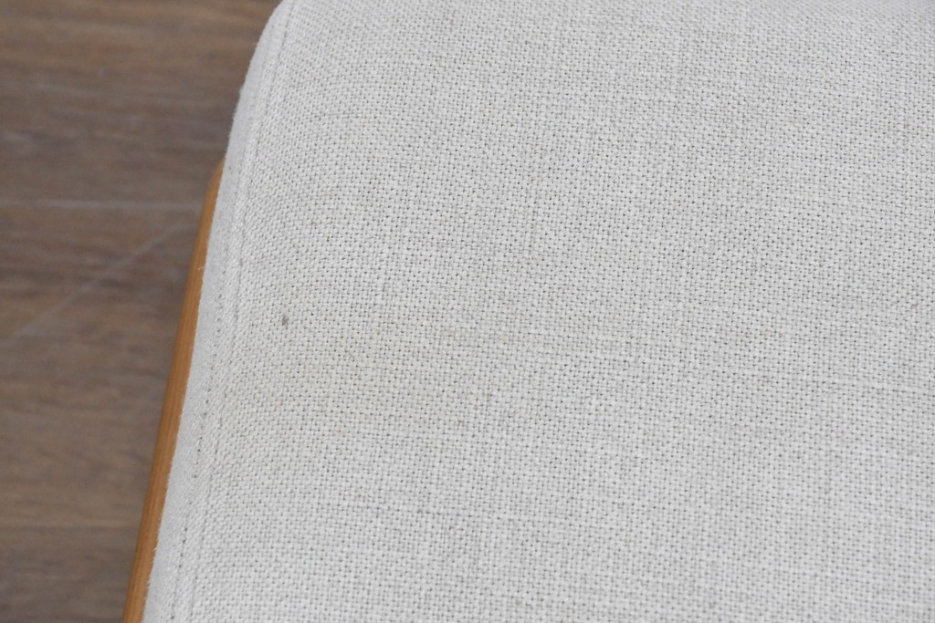 中古　美品　ZARA HOME(ザラホーム)　アッシュウッド材のフレームがおしゃれなリネンアームチェアとオットマンのセット　定価約9万3千円　(R-086709)