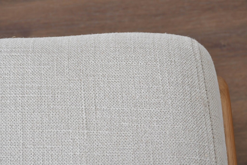 中古　美品　ZARA HOME(ザラホーム)　アッシュウッド材のフレームがおしゃれなリネンアームチェアとオットマンのセット　定価約9万3千円　(R-086709)