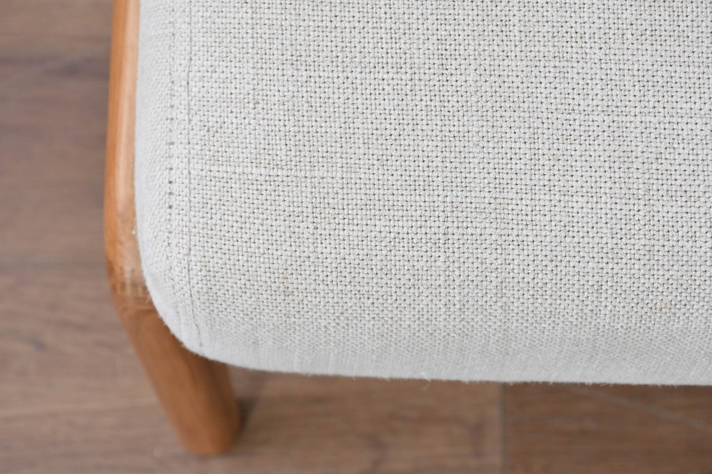 中古　美品　ZARA HOME(ザラホーム)　アッシュウッド材のフレームがおしゃれなリネンアームチェアとオットマンのセット　定価約9万3千円　(R-086709)