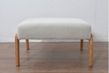 中古　美品　ZARA HOME(ザラホーム)　アッシュウッド材のフレームがおしゃれなリネンアームチェアとオットマンのセット　定価約9万3千円　(R-086709)