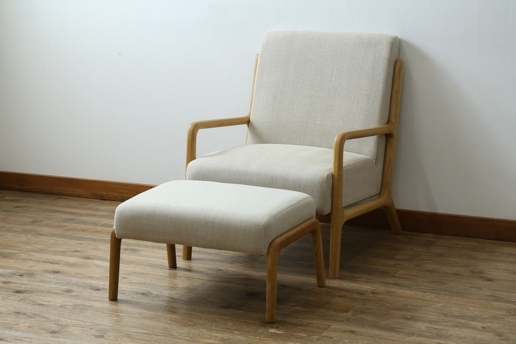 中古　美品　ZARA HOME(ザラホーム)　アッシュウッド材のフレームがおしゃれなリネンアームチェアとオットマンのセット　定価約9万3千円　(R-086709)