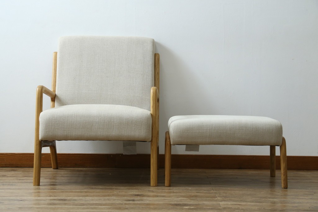中古　美品　ZARA HOME(ザラホーム)　アッシュウッド材のフレームがおしゃれなリネンアームチェアとオットマンのセット　定価約9万3千円　(R-086709)