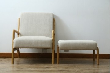 中古　美品　ZARA HOME(ザラホーム)　アッシュウッド材のフレームがおしゃれなリネンアームチェアとオットマンのセット　定価約9万3千円　(R-086709)