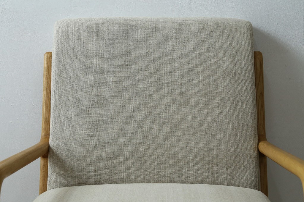 中古　美品　ZARA HOME(ザラホーム)　アッシュウッド材のフレームがおしゃれなリネンアームチェアとオットマンのセット　定価約9万3千円　(R-086709)