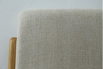 中古　美品　ZARA HOME(ザラホーム)　アッシュウッド材のフレームがおしゃれなリネンアームチェアとオットマンのセット　定価約9万3千円　(R-086709)