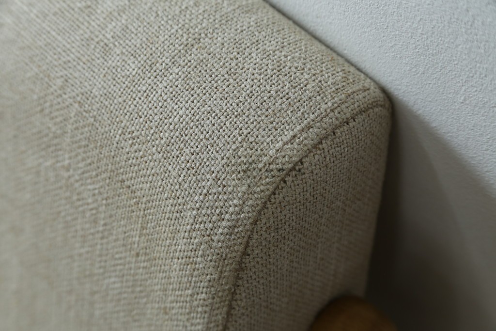 中古　美品　ZARA HOME(ザラホーム)　アッシュウッド材のフレームがおしゃれなリネンアームチェアとオットマンのセット　定価約9万3千円　(R-086709)