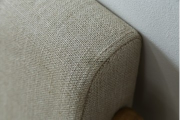 中古　美品　ZARA HOME(ザラホーム)　アッシュウッド材のフレームがおしゃれなリネンアームチェアとオットマンのセット　定価約9万3千円　(R-086709)