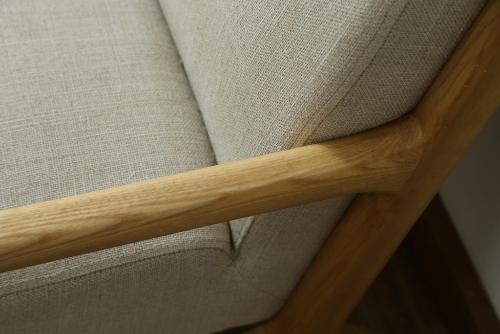 中古　美品　ZARA HOME(ザラホーム)　アッシュウッド材のフレームがおしゃれなリネンアームチェアとオットマンのセット　定価約9万3千円　(R-086709)