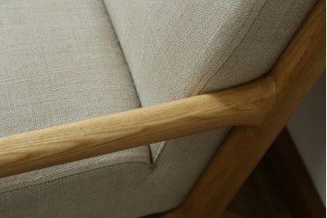 中古　美品　ZARA HOME(ザラホーム)　アッシュウッド材のフレームがおしゃれなリネンアームチェアとオットマンのセット　定価約9万3千円　(R-086709)