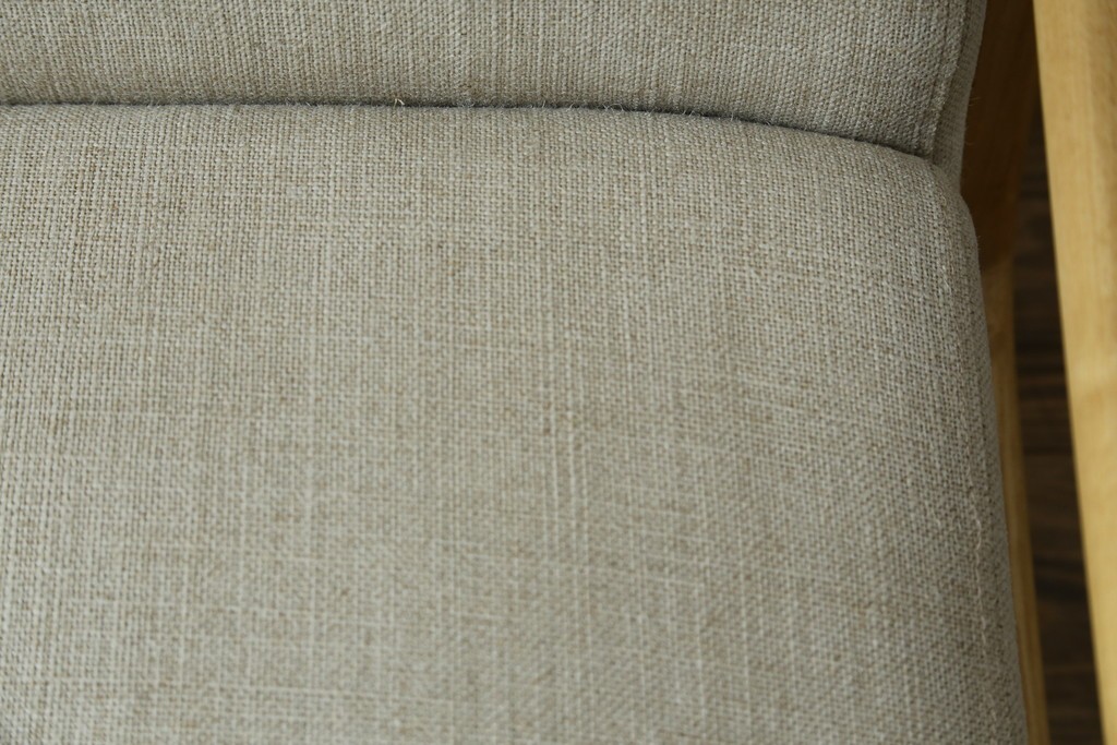 中古　美品　ZARA HOME(ザラホーム)　アッシュウッド材のフレームがおしゃれなリネンアームチェアとオットマンのセット　定価約9万3千円　(R-086709)