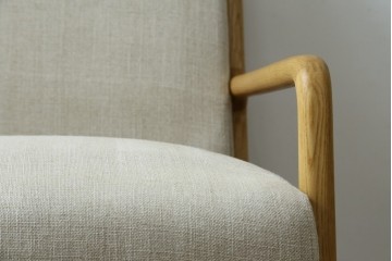 中古　美品　ZARA HOME(ザラホーム)　アッシュウッド材のフレームがおしゃれなリネンアームチェアとオットマンのセット　定価約9万3千円　(R-086709)