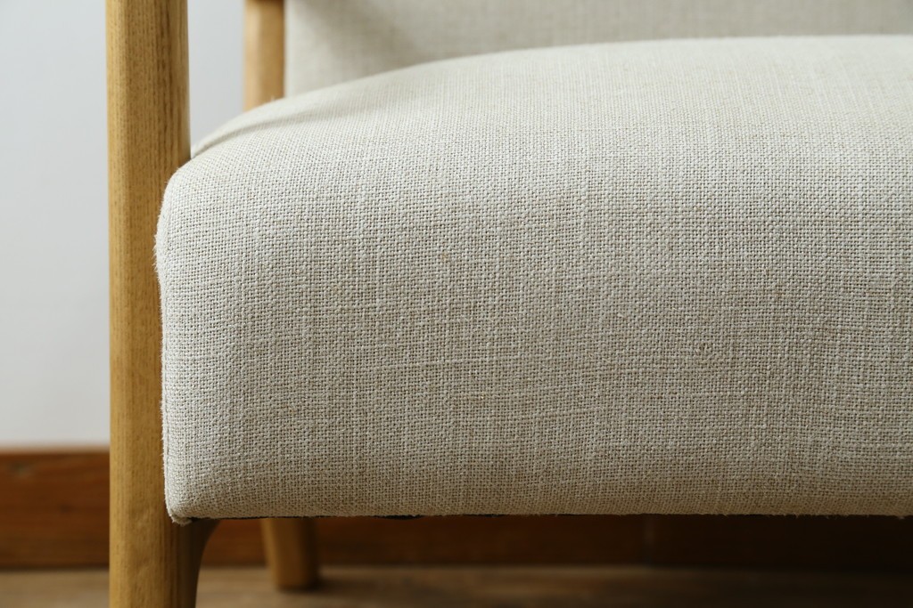 中古　美品　ZARA HOME(ザラホーム)　アッシュウッド材のフレームがおしゃれなリネンアームチェアとオットマンのセット　定価約9万3千円　(R-086709)