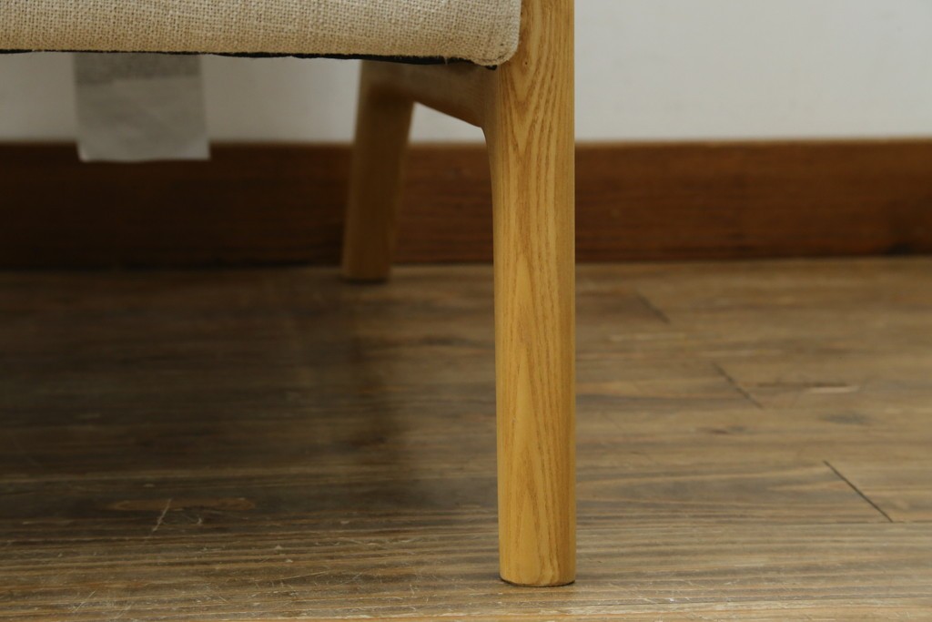 中古　美品　ZARA HOME(ザラホーム)　アッシュウッド材のフレームがおしゃれなリネンアームチェアとオットマンのセット　定価約9万3千円　(R-086709)