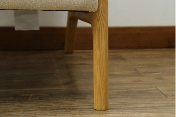 中古　美品　ZARA HOME(ザラホーム)　アッシュウッド材のフレームがおしゃれなリネンアームチェアとオットマンのセット　定価約9万3千円　(R-086709)