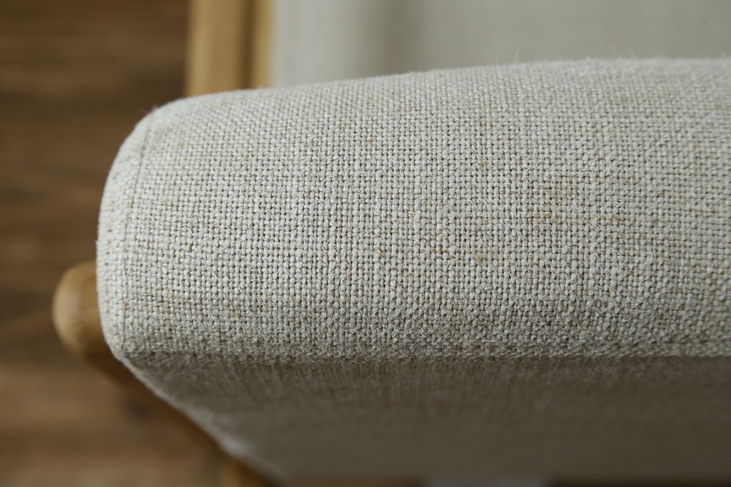 中古　美品　ZARA HOME(ザラホーム)　アッシュウッド材のフレームがおしゃれなリネンアームチェアとオットマンのセット　定価約9万3千円　(R-086709)