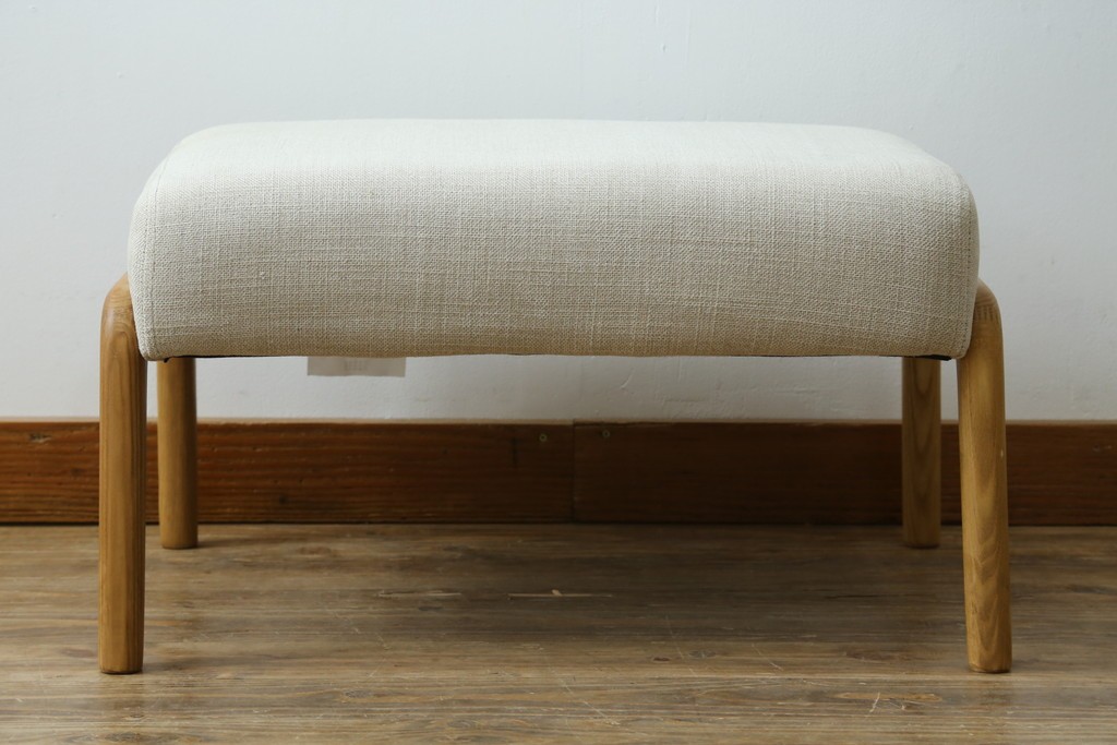 中古　美品　ZARA HOME(ザラホーム)　アッシュウッド材のフレームがおしゃれなリネンアームチェアとオットマンのセット　定価約9万3千円　(R-086709)