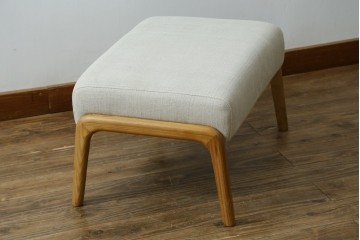 中古　美品　ZARA HOME(ザラホーム)　アッシュウッド材のフレームがおしゃれなリネンアームチェアとオットマンのセット　定価約9万3千円　(R-086709)