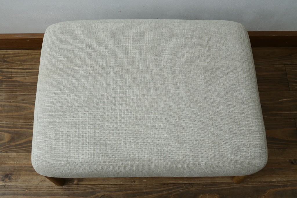 中古　美品　ZARA HOME(ザラホーム)　アッシュウッド材のフレームがおしゃれなリネンアームチェアとオットマンのセット　定価約9万3千円　(R-086709)