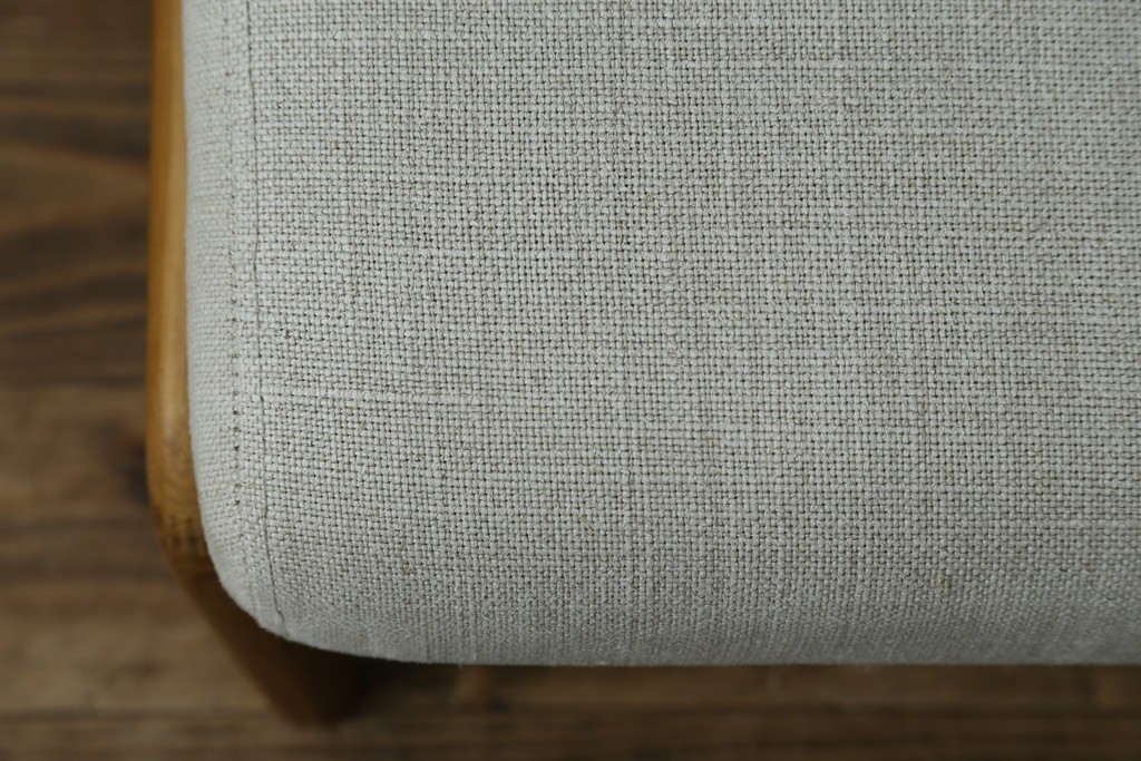 中古　美品　ZARA HOME(ザラホーム)　アッシュウッド材のフレームがおしゃれなリネンアームチェアとオットマンのセット　定価約9万3千円　(R-086709)