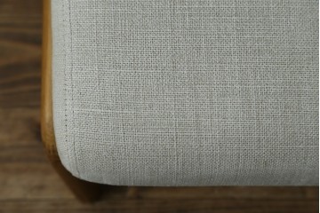 中古　美品　ZARA HOME(ザラホーム)　アッシュウッド材のフレームがおしゃれなリネンアームチェアとオットマンのセット　定価約9万3千円　(R-086709)