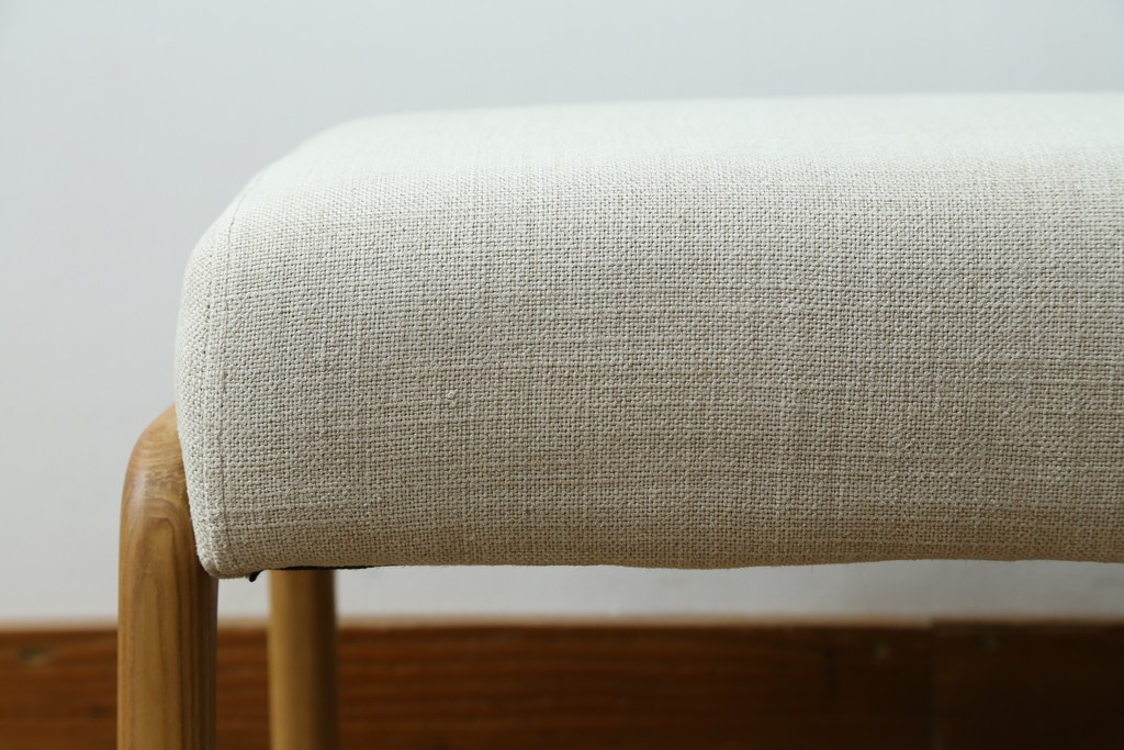 中古　美品　ZARA HOME(ザラホーム)　アッシュウッド材のフレームがおしゃれなリネンアームチェアとオットマンのセット　定価約9万3千円　(R-086709)