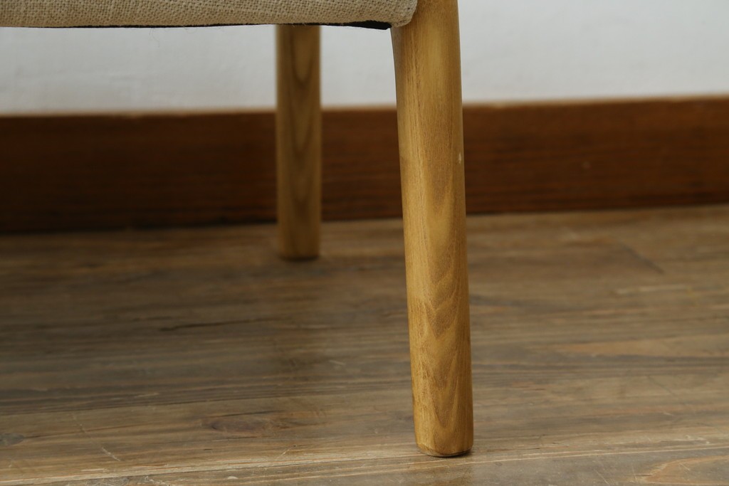 中古　美品　ZARA HOME(ザラホーム)　アッシュウッド材のフレームがおしゃれなリネンアームチェアとオットマンのセット　定価約9万3千円　(R-086709)