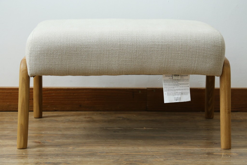 中古　美品　ZARA HOME(ザラホーム)　アッシュウッド材のフレームがおしゃれなリネンアームチェアとオットマンのセット　定価約9万3千円　(R-086709)