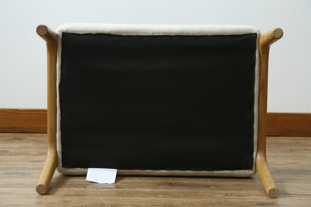 中古　美品　ZARA HOME(ザラホーム)　アッシュウッド材のフレームがおしゃれなリネンアームチェアとオットマンのセット　定価約9万3千円　(R-086709)