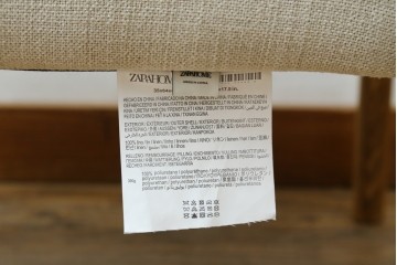 中古　美品　ZARA HOME(ザラホーム)　アッシュウッド材のフレームがおしゃれなリネンアームチェアとオットマンのセット　定価約9万3千円　(R-086709)