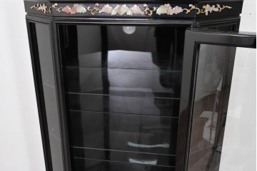 アジアンヴィンテージ　韓国民芸家具　煌びやかな螺鈿細工の照明付きコレクションケース　定価約65万円　(R-086712)