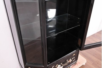 アジアンヴィンテージ　韓国民芸家具　煌びやかな螺鈿細工の照明付きコレクションケース　定価約65万円　(R-086712)