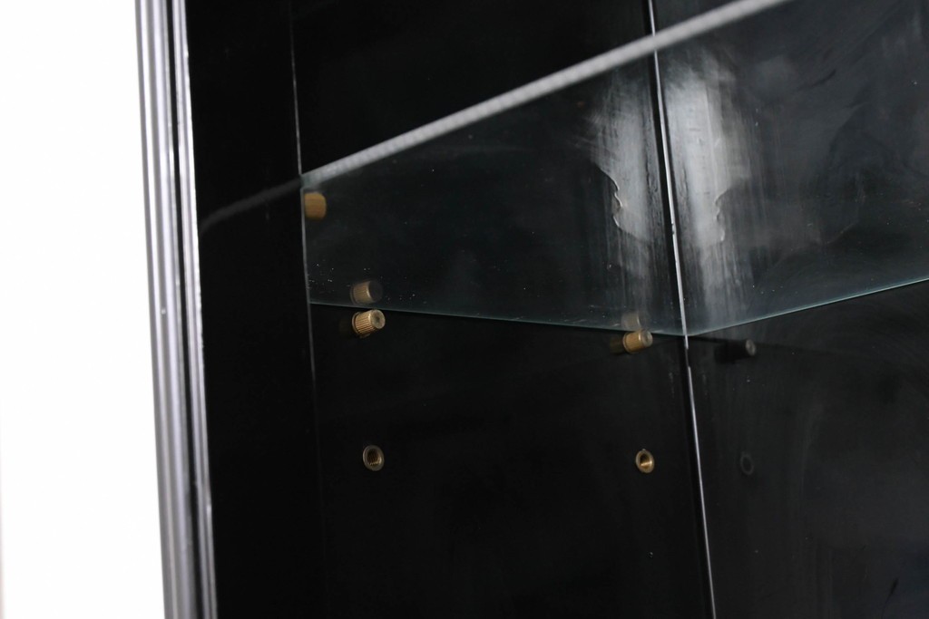 アジアンヴィンテージ　韓国民芸家具　煌びやかな螺鈿細工の照明付きコレクションケース　定価約65万円　(R-086712)