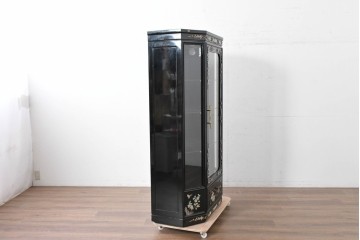 アジアンヴィンテージ　韓国民芸家具　煌びやかな螺鈿細工の照明付きコレクションケース　定価約65万円　(R-086712)