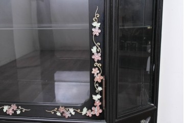 アジアンヴィンテージ　韓国民芸家具　煌びやかな螺鈿細工の照明付きコレクションケース　定価約65万円　(R-086712)