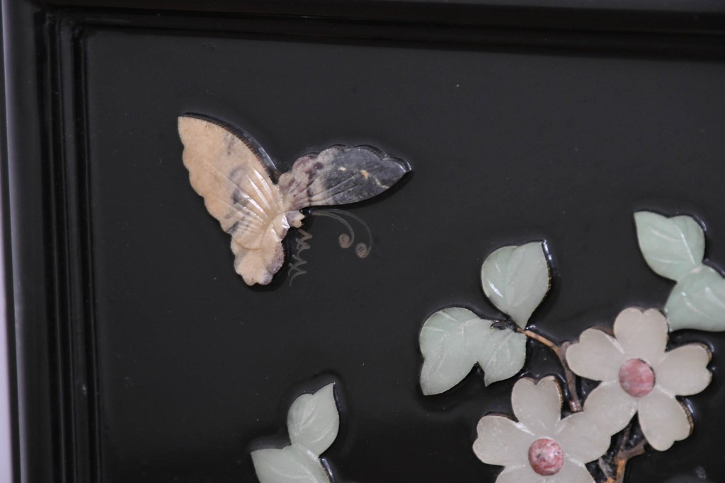 アジアンヴィンテージ　韓国民芸家具　煌びやかな螺鈿細工の照明付きコレクションケース　定価約65万円　(R-086712)